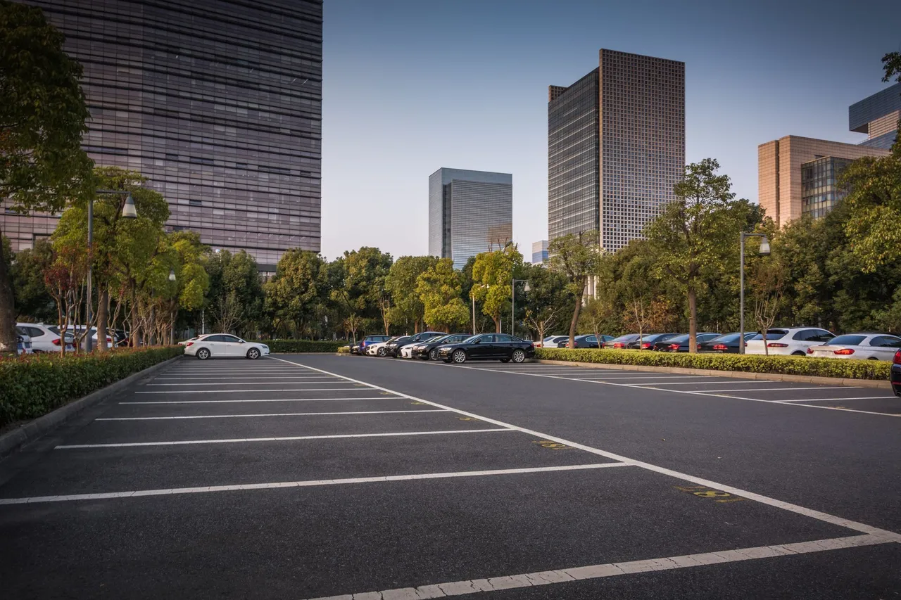Commercial Asphalt Paving Services: Building Durable Roads and Parking Lots